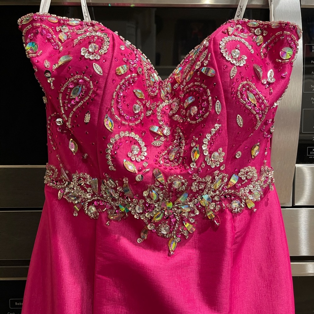MacDuggal size 6 fuchsia pageant prom gown